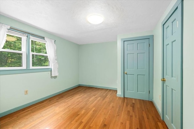 39 Mashapaug Rd, Sturbridge, MA 01566 - unfurnished bedroom with light wood-style flooring, a textured ceiling, and a closet