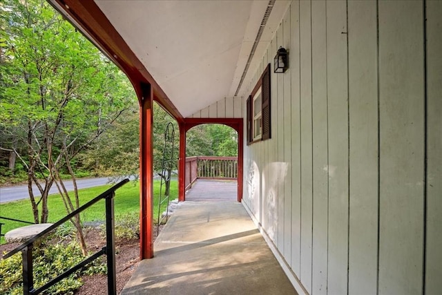 39 Mashapaug Rd, Sturbridge, MA 01566 - covered porch with a yard