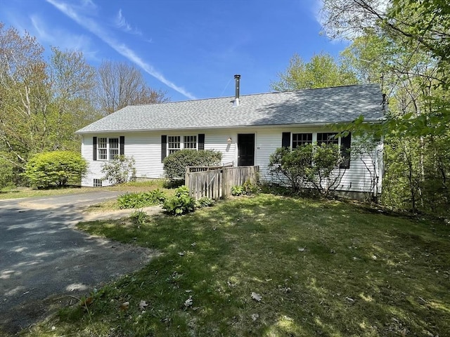 48 N Main St, New Salem, MA 01355 - ranch-style home with a front yard