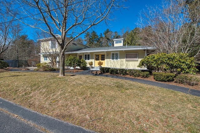 view of front of home featuring a front lawn