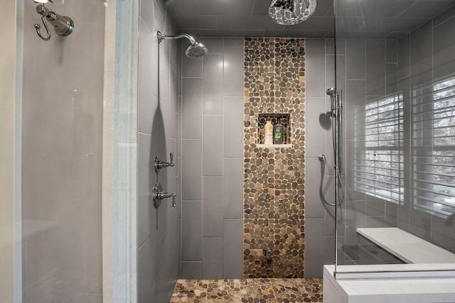 bathroom featuring a tile shower