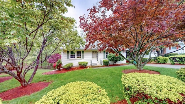10 Briarwood Rd, Woburn, MA 01801 - view of front facade featuring a front lawn