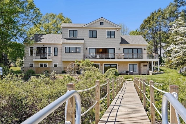 38 Old Shipyard Ln, Hanover, MA 02339 - rear view of house with a balcony