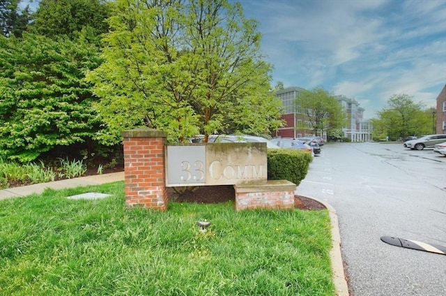 35 Commonwealth Ave Unit 404, Newton, MA 02467 - community / neighborhood sign with uncovered parking