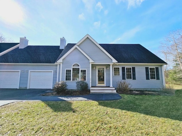 view of front of home featuring a front lawn and a garage