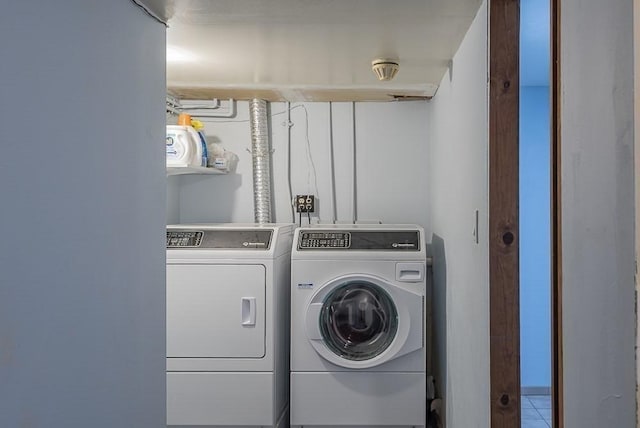 17 Woodcliff Rd, Quincy, MA 02169 - laundry room with washing machine and clothes dryer