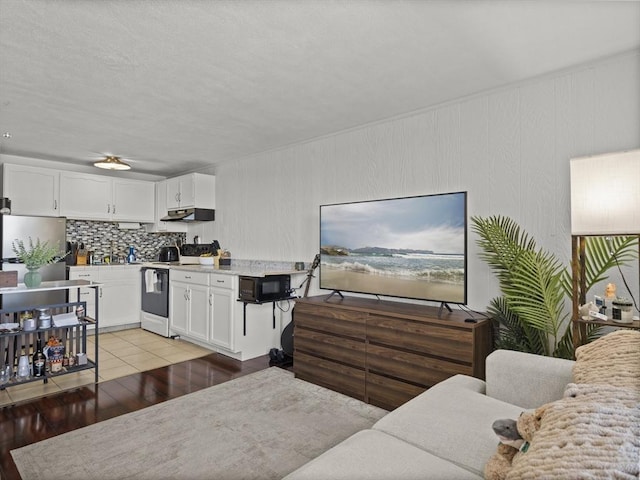 living room with ceiling fan and light wood finished floors