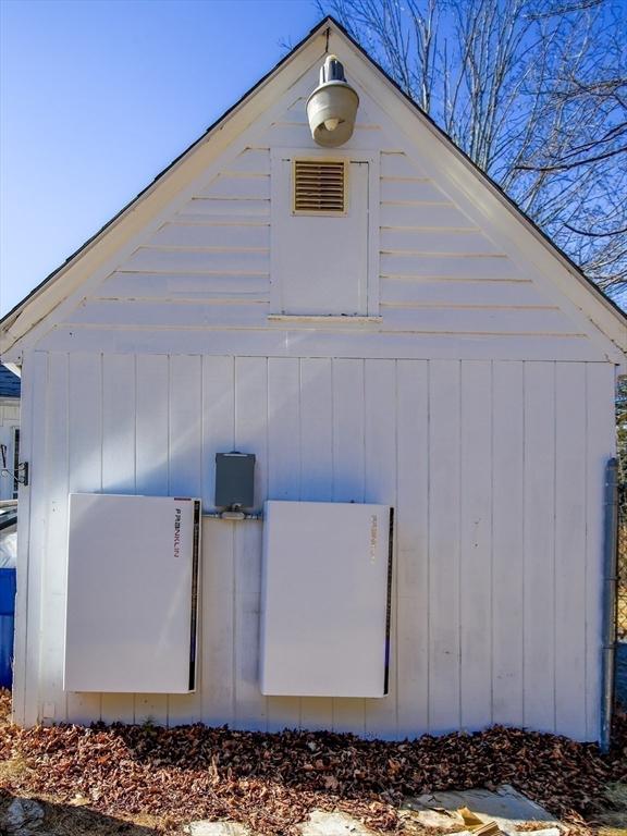 exterior space featuring an outbuilding