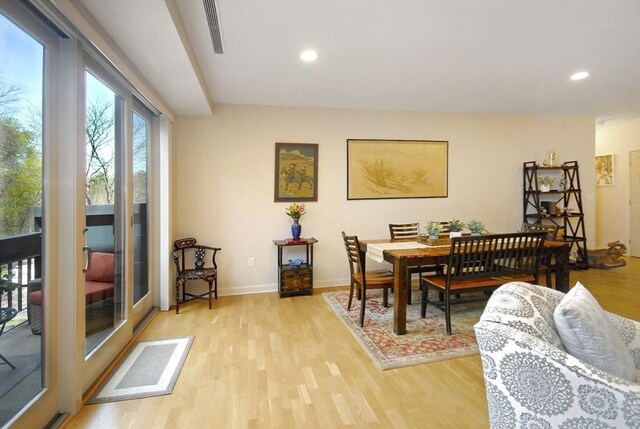 dining area with visible vents, recessed lighting, light wood-style flooring, and baseboards