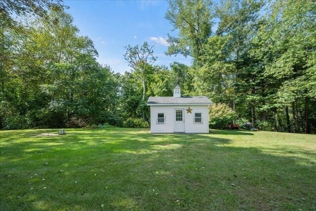 exterior space featuring a lawn