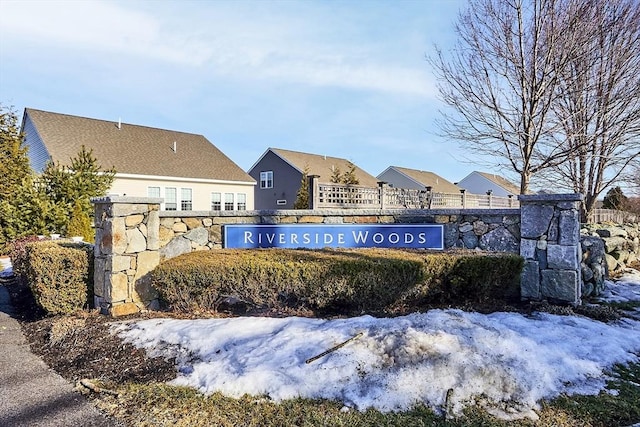 view of community / neighborhood sign