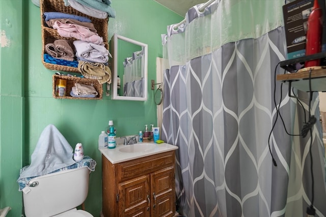 bathroom with vanity, toilet, and a shower with curtain