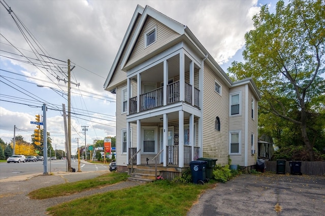 view of front of house with a balcony