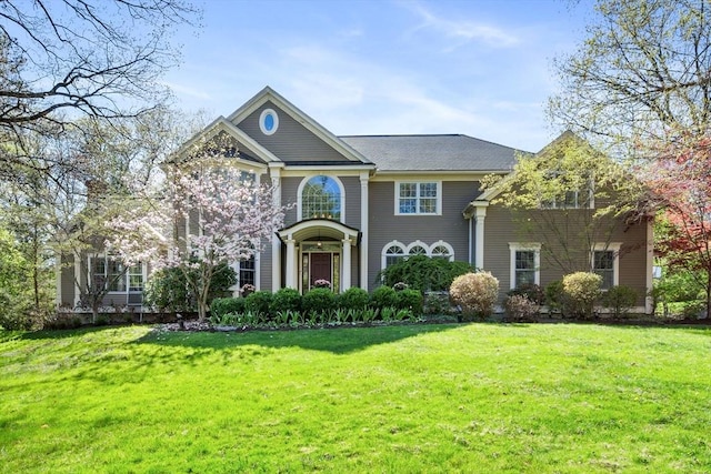 view of front facade with a front yard