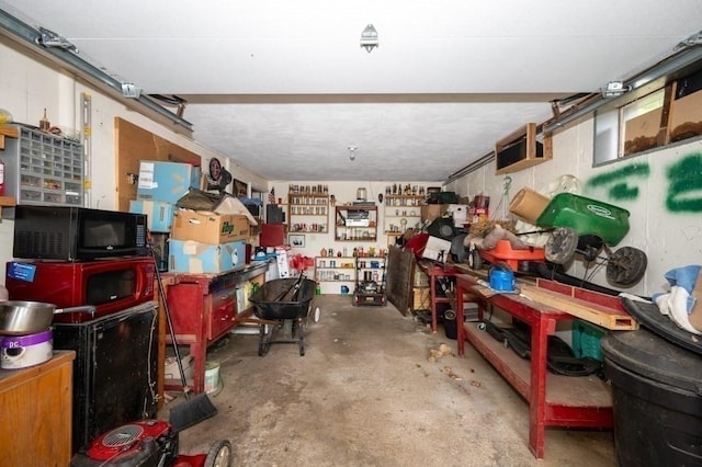 60 High Ridge Rd, Worcester, MA 01602 - garage featuring a workshop area