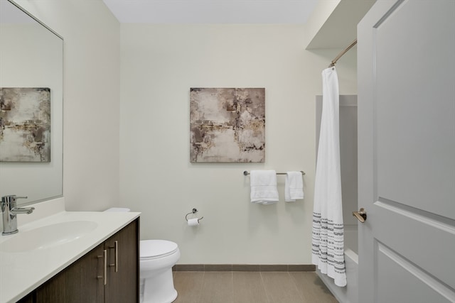 full bathroom with shower / bath combo with shower curtain, tile floors, oversized vanity, and toilet