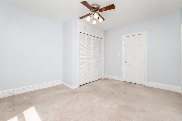 unfurnished bedroom featuring carpet flooring, baseboards, ceiling fan, and a closet