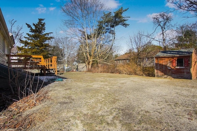 view of yard with a shed