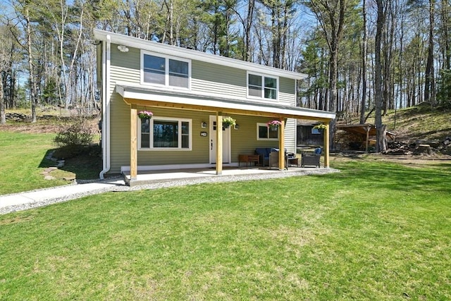 view of front of property featuring a front yard