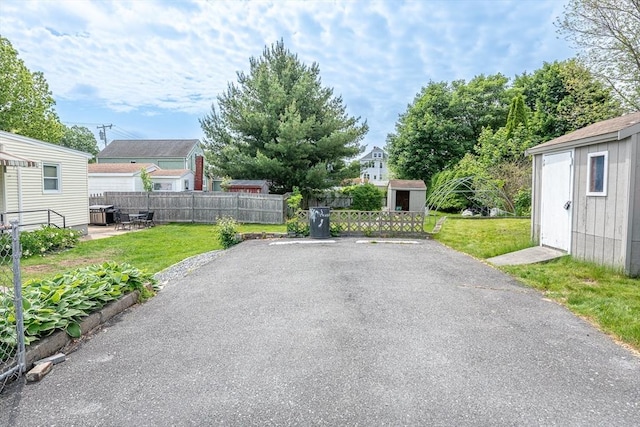 1001 Belleville Ave, New Bedford, MA 02745 - view of asphalt driveway