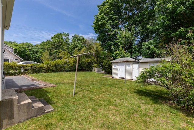 view of yard featuring an outbuilding and a patio area
