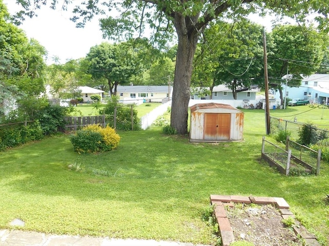 3 Anderson Ave, Worcester, MA 01604 - view of yard featuring a garden