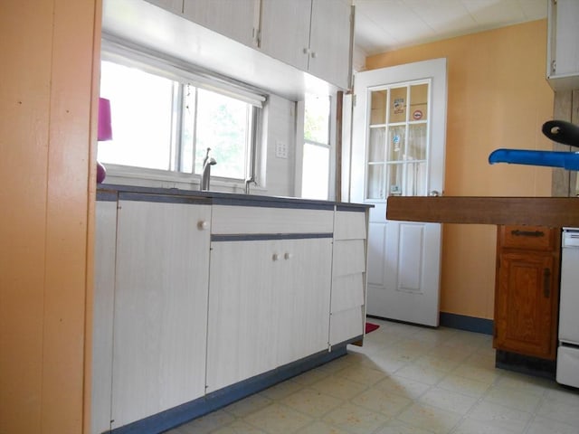 3 Anderson Ave, Worcester, MA 01604 - kitchen featuring light flooring and dark countertops
