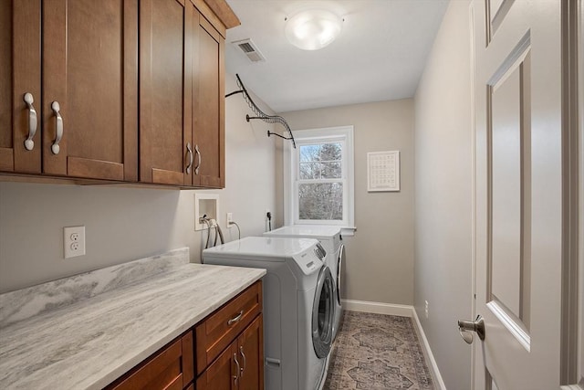 laundry room with cabinet space, visible vents, baseboards, and independent washer and dryer