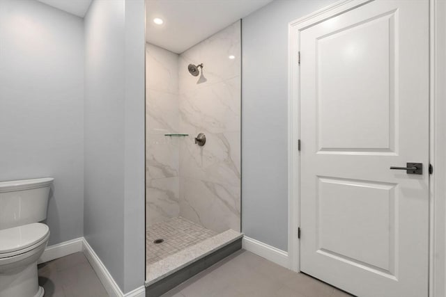 bathroom featuring toilet, baseboards, recessed lighting, and a stall shower