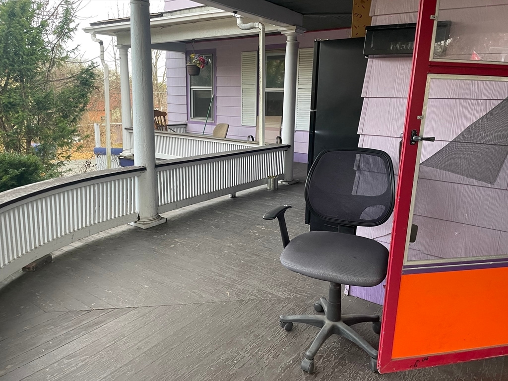 view of patio / terrace featuring covered porch