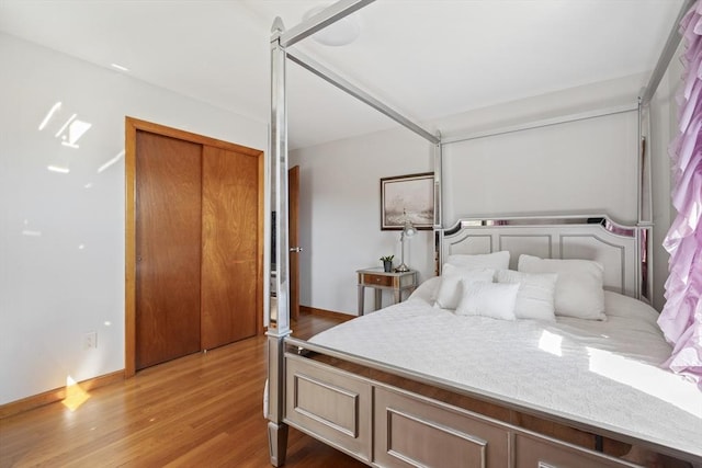 bedroom with light wood-style flooring and a closet