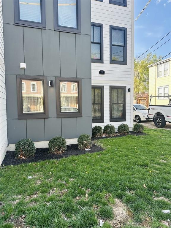 exterior space featuring a front lawn