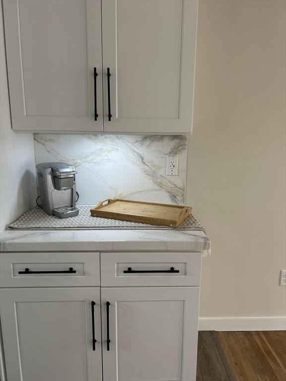 61 Esta Rd, Plymouth, MA 02360 - bar featuring dark wood-style floors and tasteful backsplash