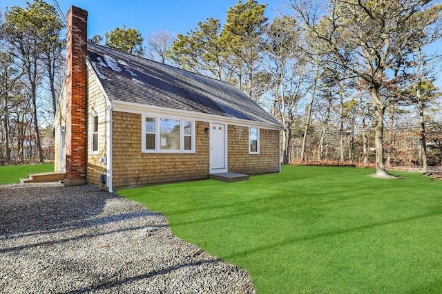 view of front of house featuring a front lawn