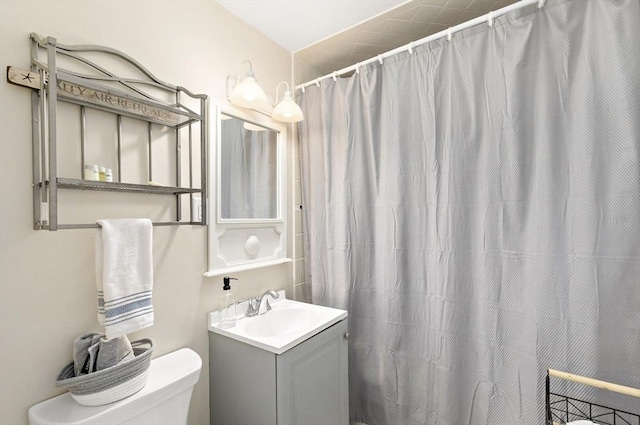 125 Seaview Dr, Plymouth, MA 02360 - bathroom with a shower with curtain, toilet, and vanity