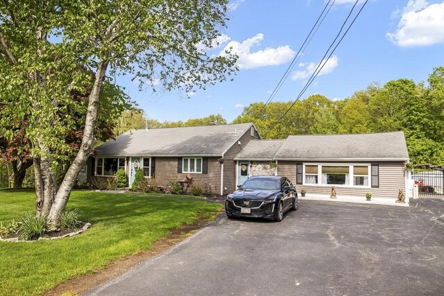 8 New Spencer Rd, Charlton, MA 01507 - single story home featuring asphalt driveway and a front lawn