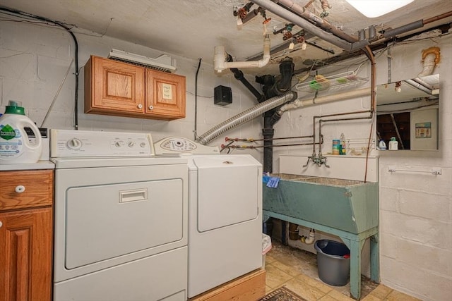 laundry room with a sink, cabinet space, and washing machine and dryer