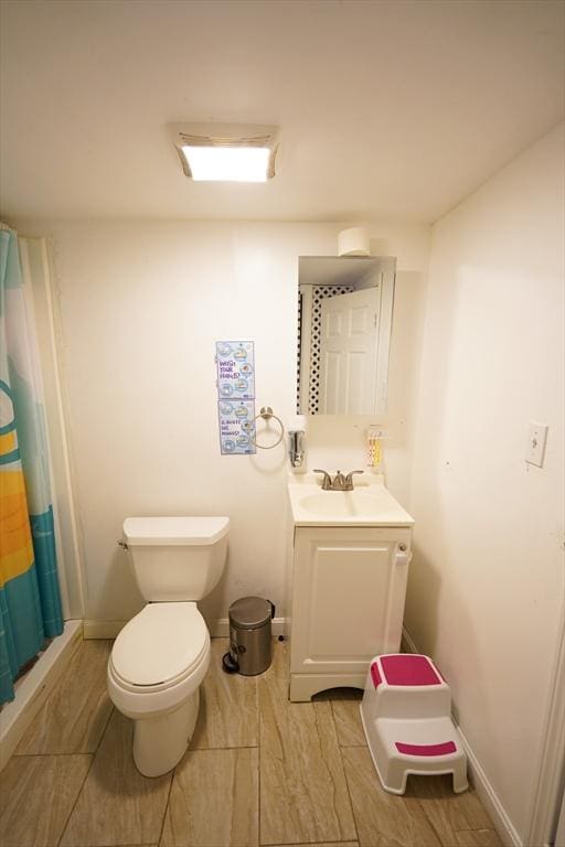 bathroom with vanity, toilet, and a shower with shower curtain