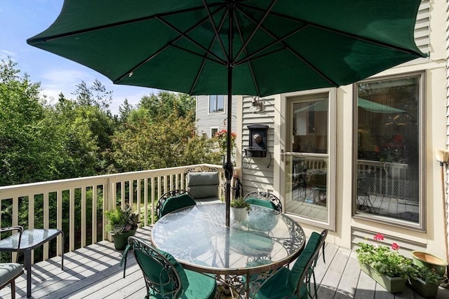 27 Quarryridge Ln Unit 27, Rockport, MA 01966 - deck featuring outdoor dining area