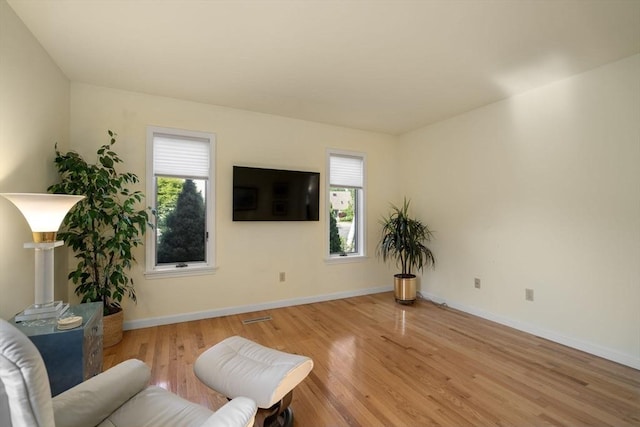 27 Quarryridge Ln Unit 27, Rockport, MA 01966 - living room featuring light wood-type flooring and baseboards