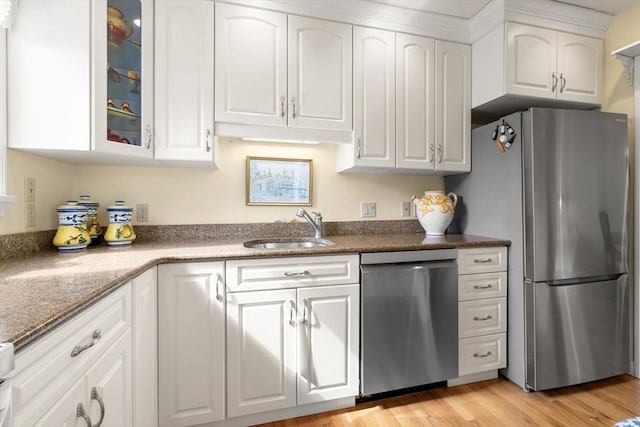 27 Quarryridge Ln Unit 27, Rockport, MA 01966 - kitchen featuring appliances with stainless steel finishes, white cabinetry, glass insert cabinets, and light wood-style flooring