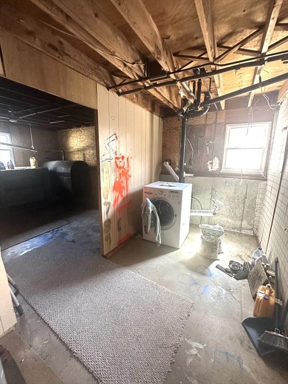 below grade area featuring washer / clothes dryer