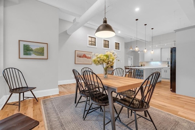 dining space featuring recessed lighting, light wood-type flooring, and baseboards