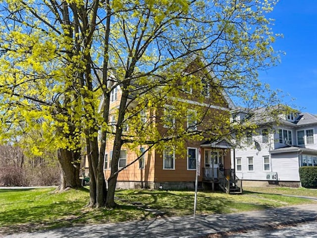 view of front of home with a front yard