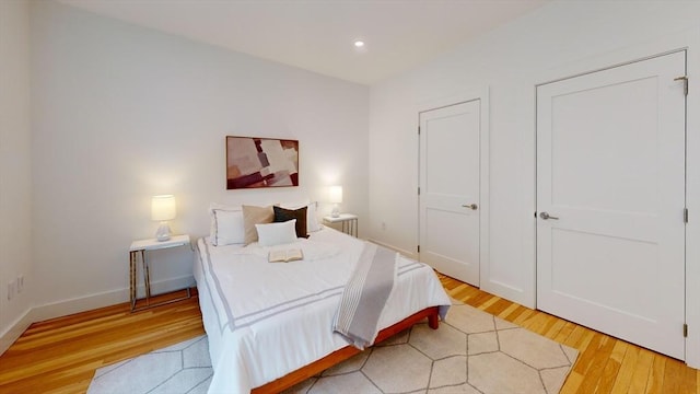 bedroom featuring recessed lighting, light wood-type flooring, and baseboards