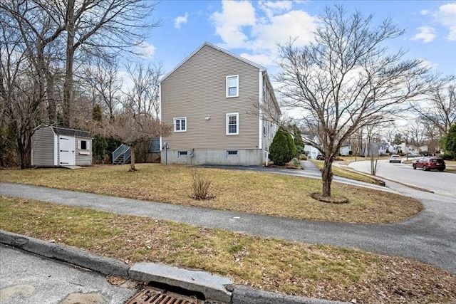 23 Vincent Cir, Worcester, MA 01604 - view of side of home featuring a yard and driveway