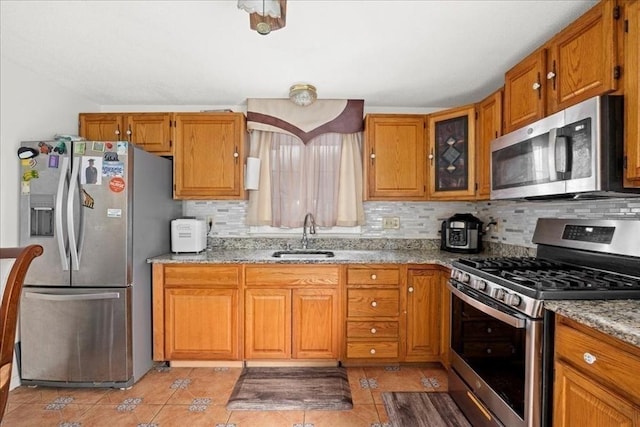 23 Vincent Cir, Worcester, MA 01604 - kitchen featuring stainless steel appliances, a sink, tasteful backsplash, and brown cabinets