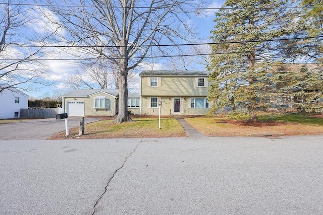 view of front of property featuring a front lawn and a garage