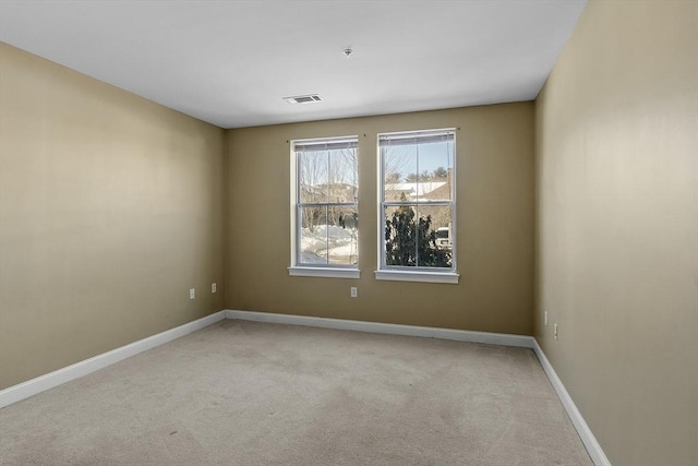 unfurnished room featuring light carpet, visible vents, and baseboards