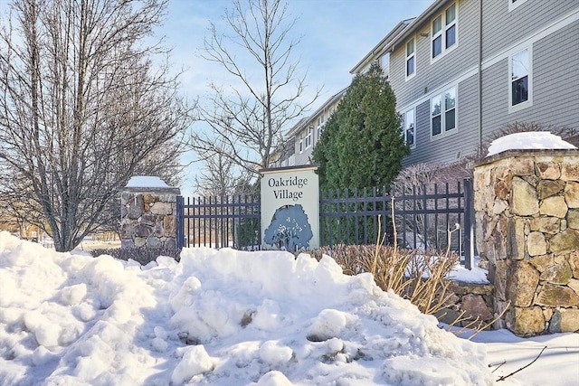 exterior space featuring fence